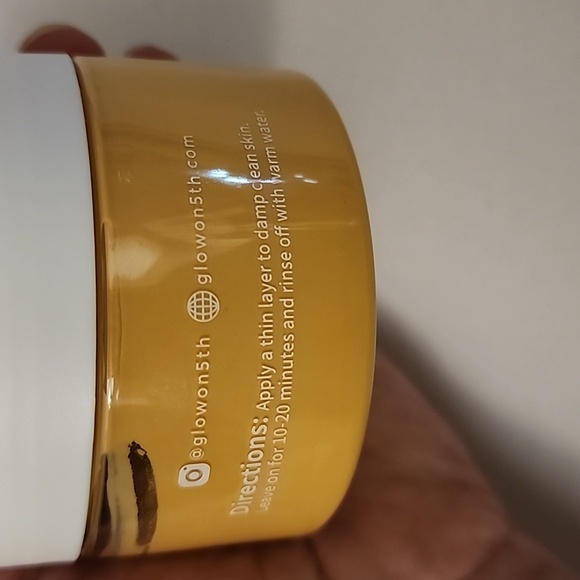 Glow On 5th Beauty Refresh + Reset Brightening Mud Mask - Picture 2 of 3
